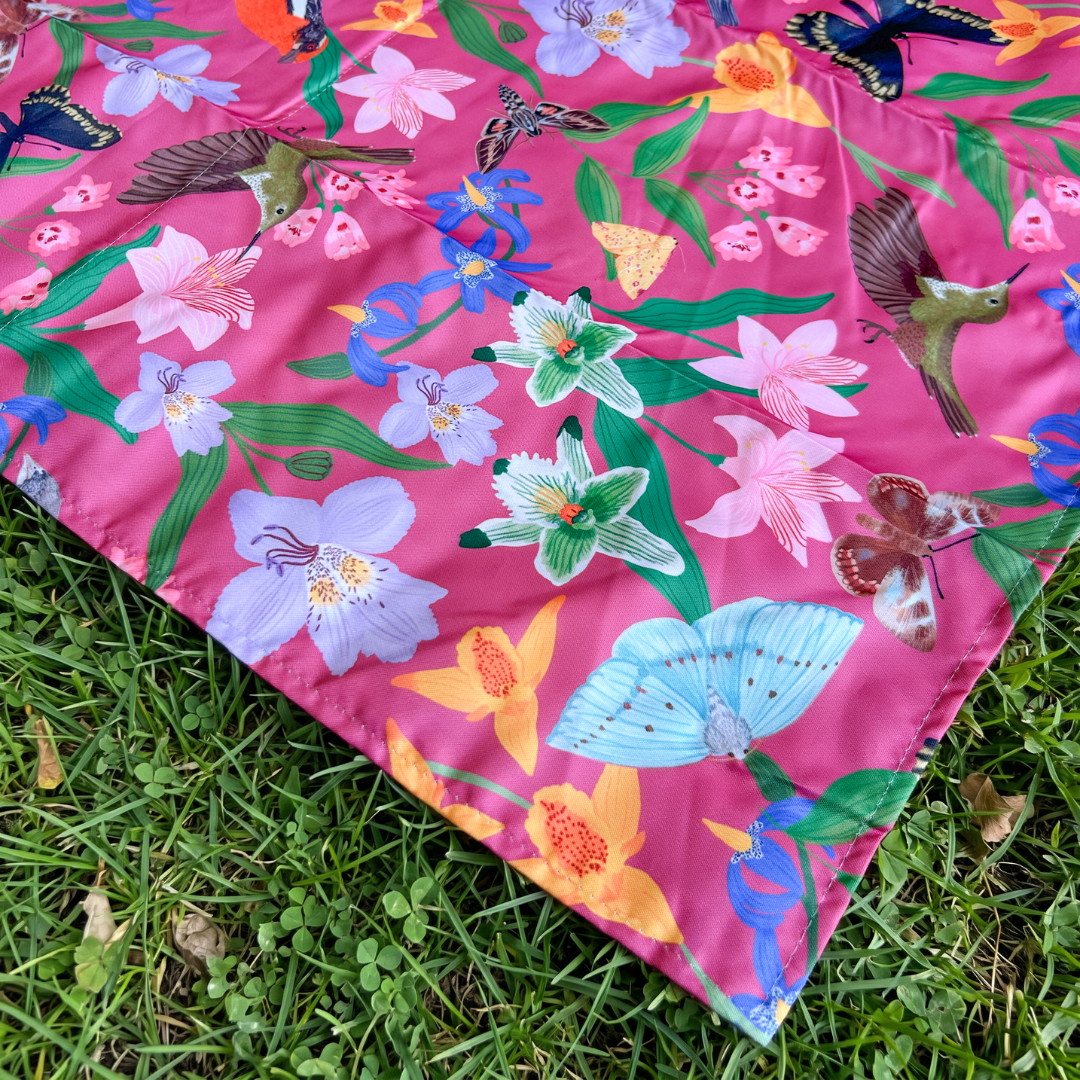 Manta picnic primavera, detalle lado A-aves y flores